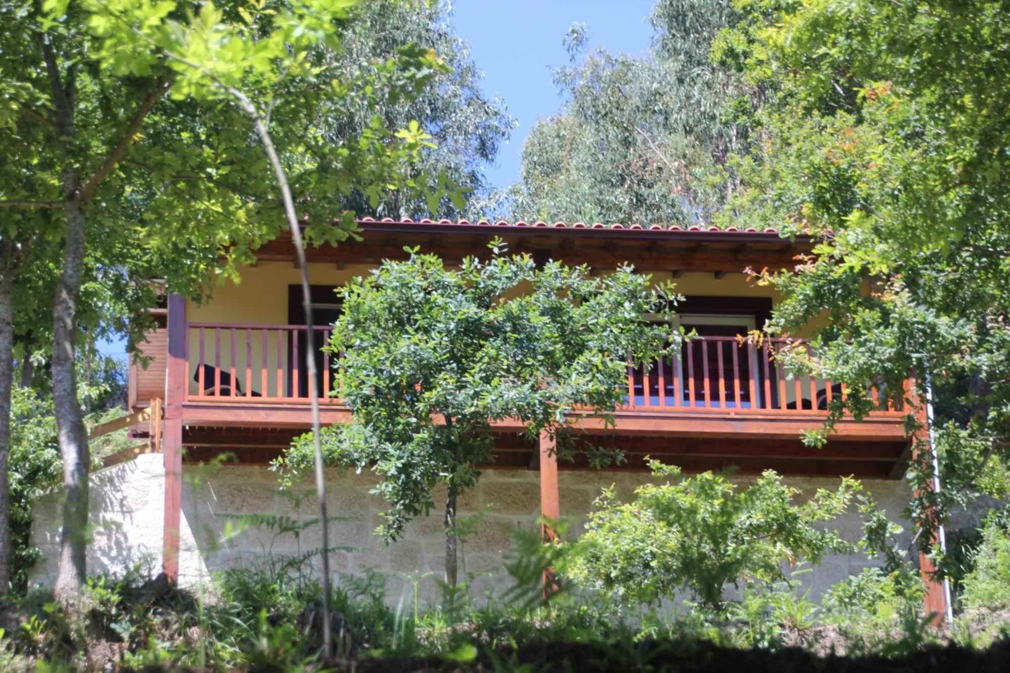 Encostas Da Torre Guest House Terras de Bouro Exterior photo