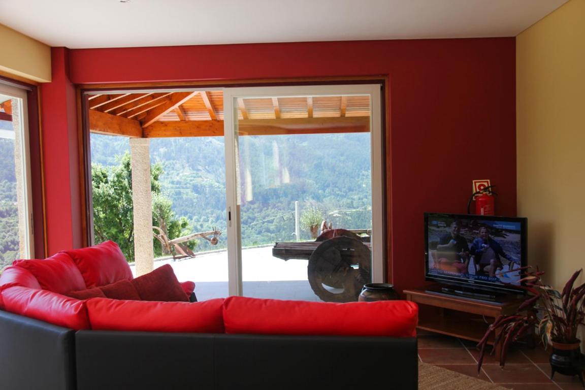Encostas Da Torre Guest House Terras de Bouro Exterior photo