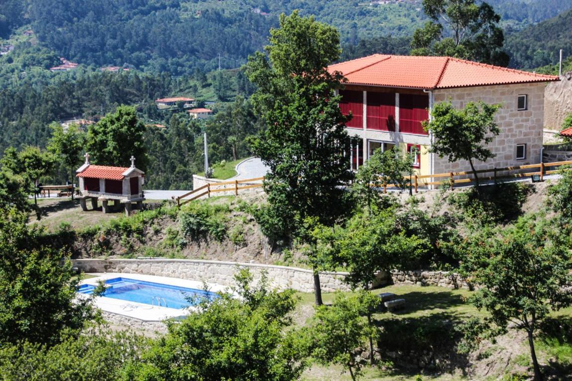 Encostas Da Torre Guest House Terras de Bouro Exterior photo